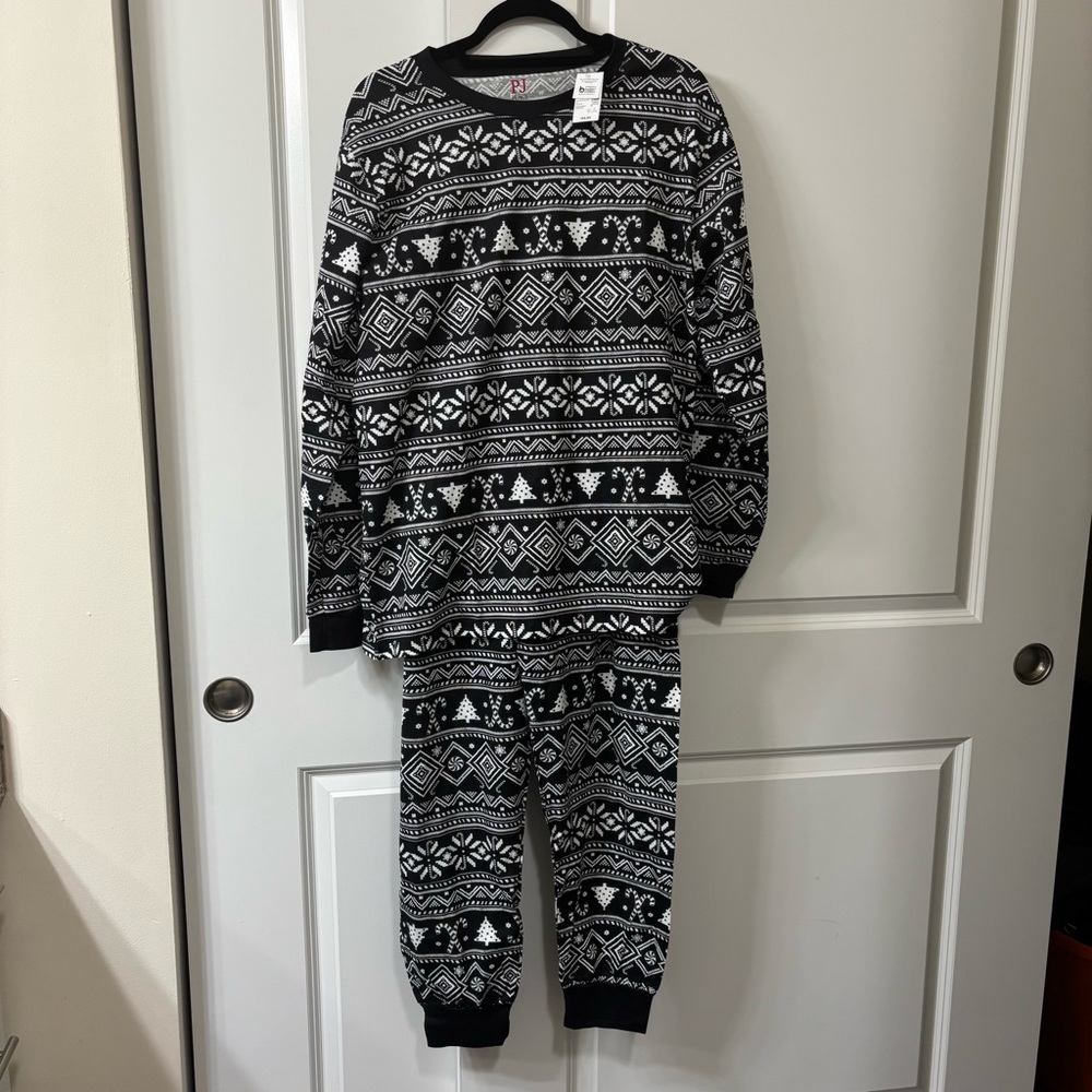 Unisex Snowflake And Candy Cane Christmas Pajamas Black & White Size Large -NWT